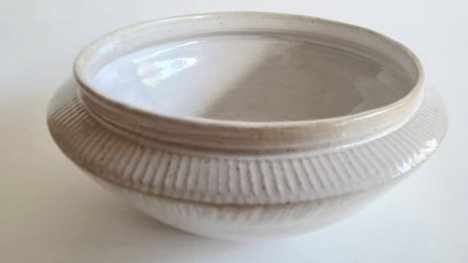 Schale schlanker Fuss